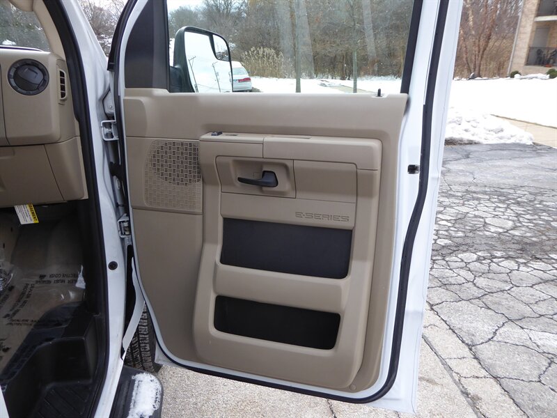 2013 FORD E-350 - Image 22