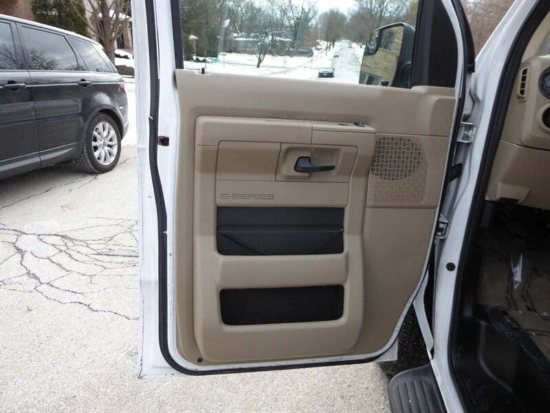 2013 FORD E-350 - Image 18