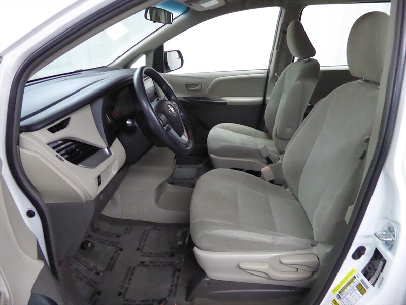 2016 TOYOTA SIENNA - Image 17