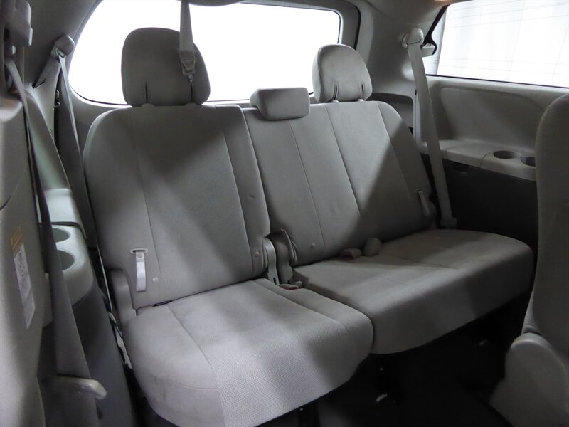 2016 TOYOTA SIENNA - Image 26