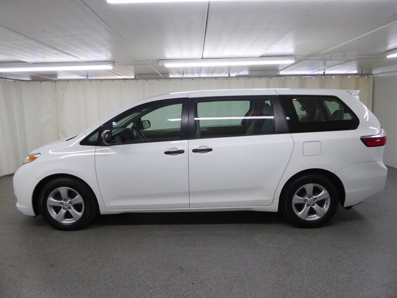 2016 TOYOTA SIENNA - Image 4