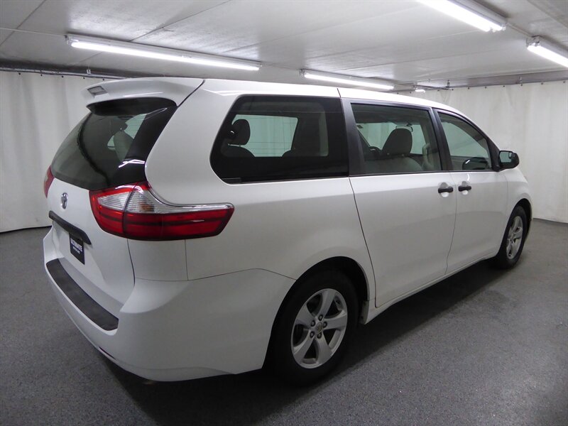 2016 TOYOTA SIENNA - Image 7