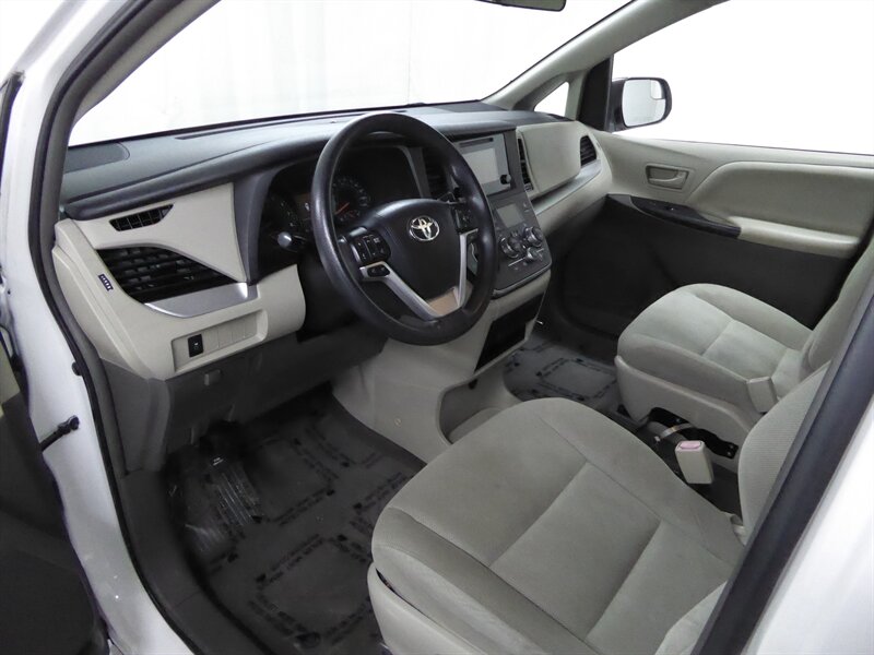 2016 TOYOTA SIENNA - Image 15