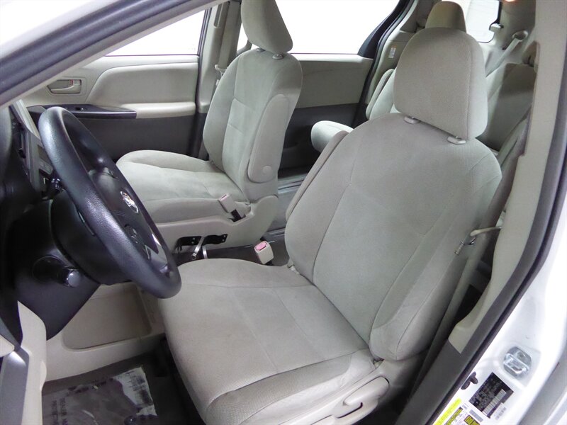 2016 TOYOTA SIENNA - Image 16