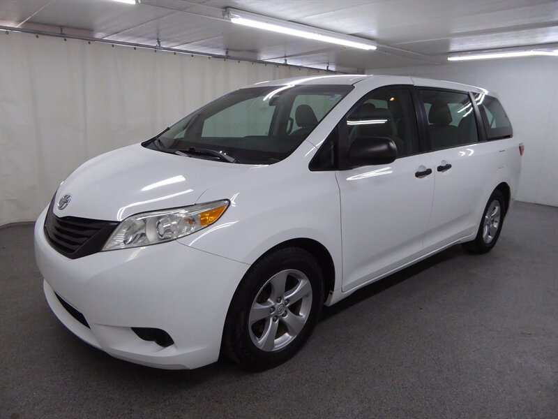 2016 TOYOTA SIENNA - Image 3