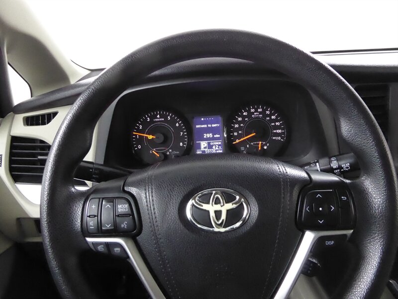 2016 TOYOTA SIENNA - Image 10