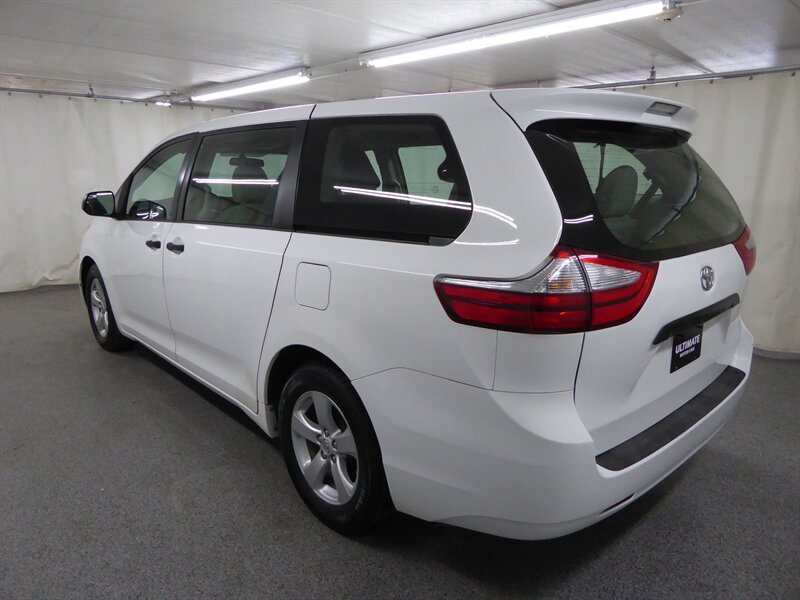 2016 TOYOTA SIENNA - Image 5