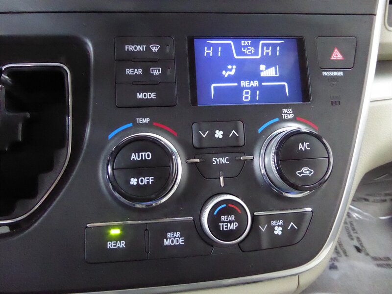 2016 TOYOTA SIENNA - Image 14