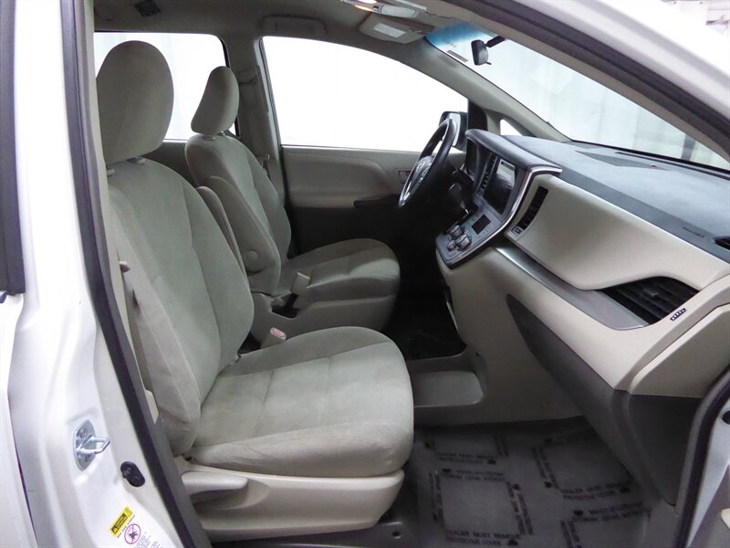 2016 TOYOTA SIENNA - Image 21