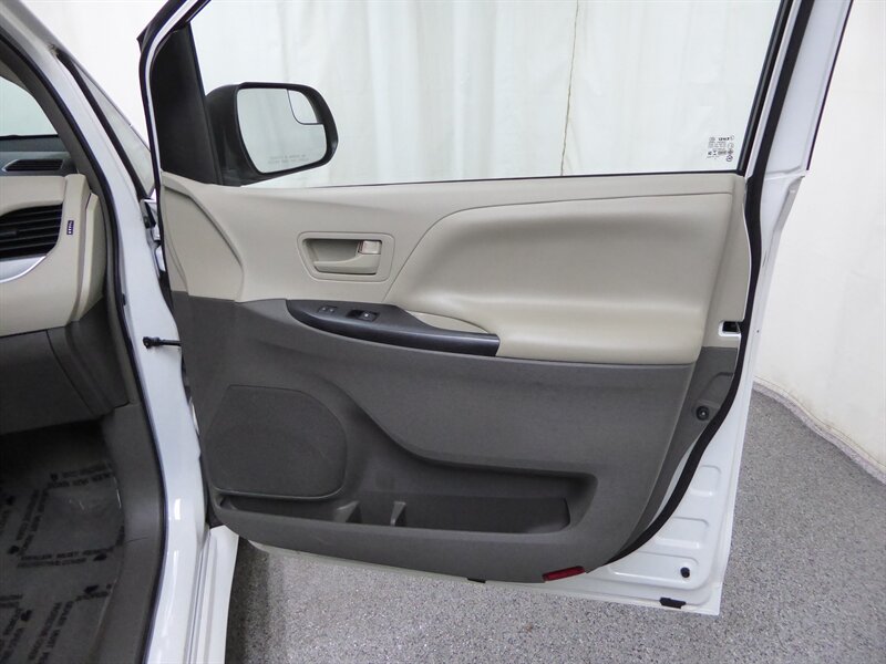 2016 TOYOTA SIENNA - Image 22