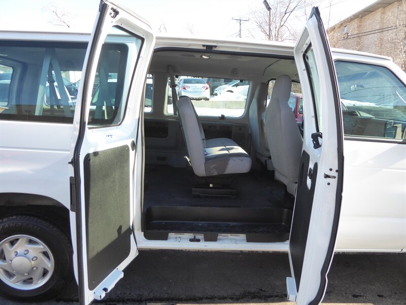2013 FORD E-350 - Image 23