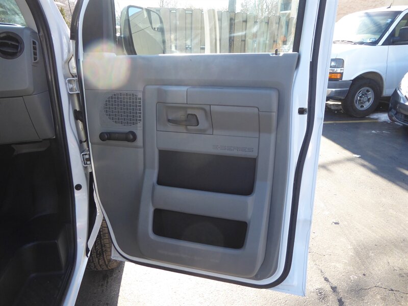 2013 FORD E-350 - Image 22
