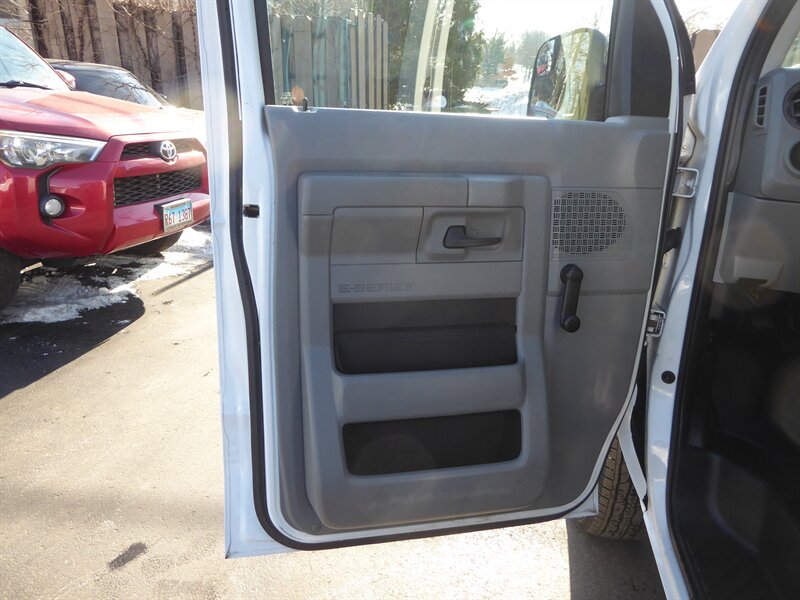 2013 FORD E-350 - Image 18
