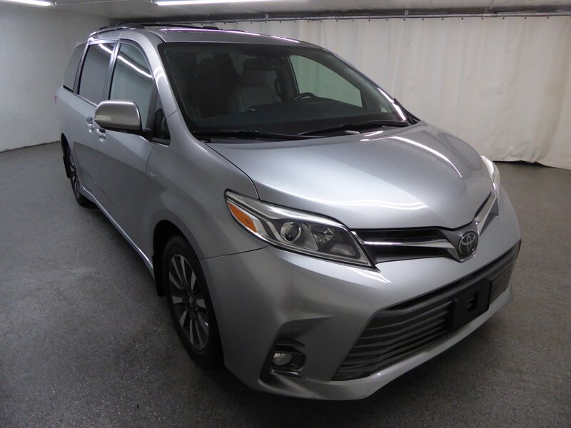 2020 Toyota Sienna Limited Premium 7-Passeng - Photo 1 - Downers Grove, IL 60515