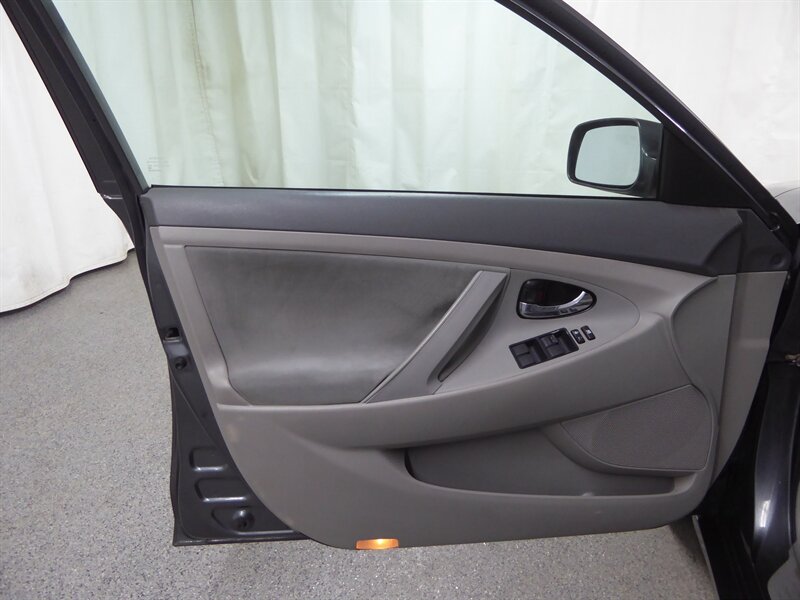 2009 TOYOTA CAMRY - Image 19