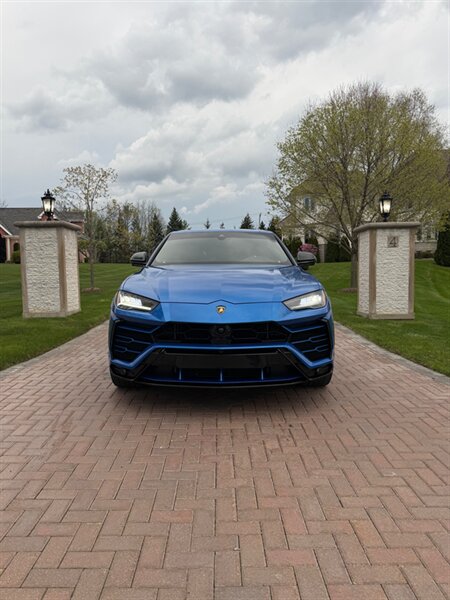 2019 Lamborghini Urus  