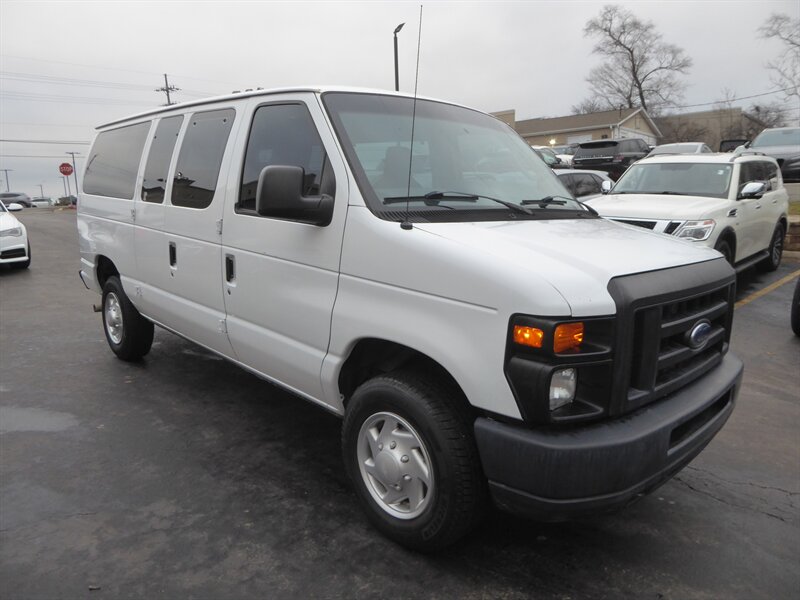 2013 FORD E-350 - Image 1