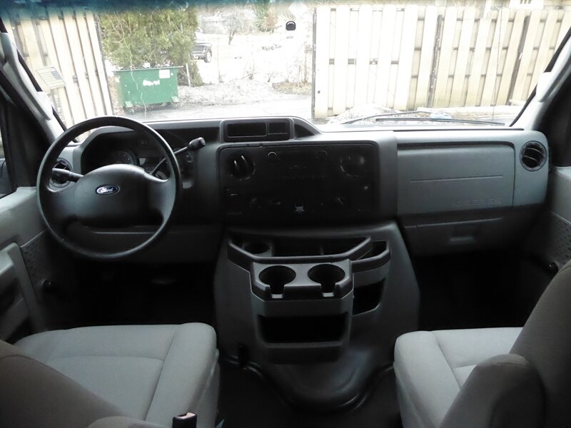 2013 FORD E-350 - Image 9