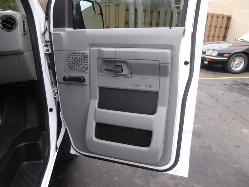 2013 FORD E-350 - Image 21