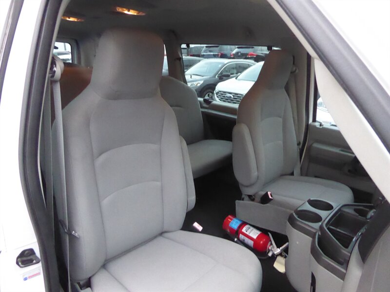 2013 FORD E-350 - Image 19