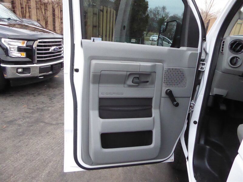 2013 FORD E-350 - Image 17