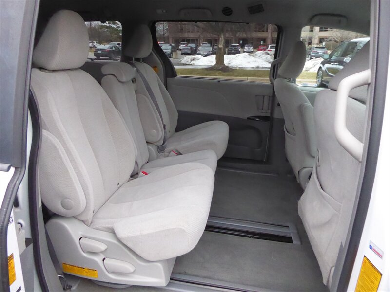 2014 TOYOTA SIENNA - Image 25