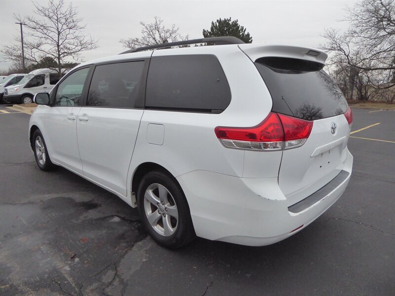 2014 TOYOTA SIENNA - Image 5
