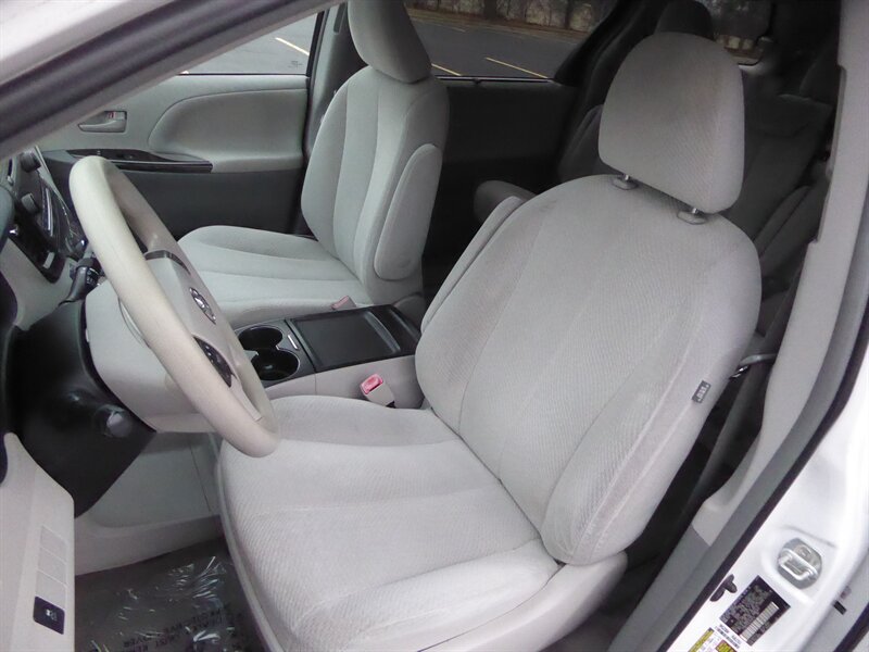 2014 TOYOTA SIENNA - Image 18