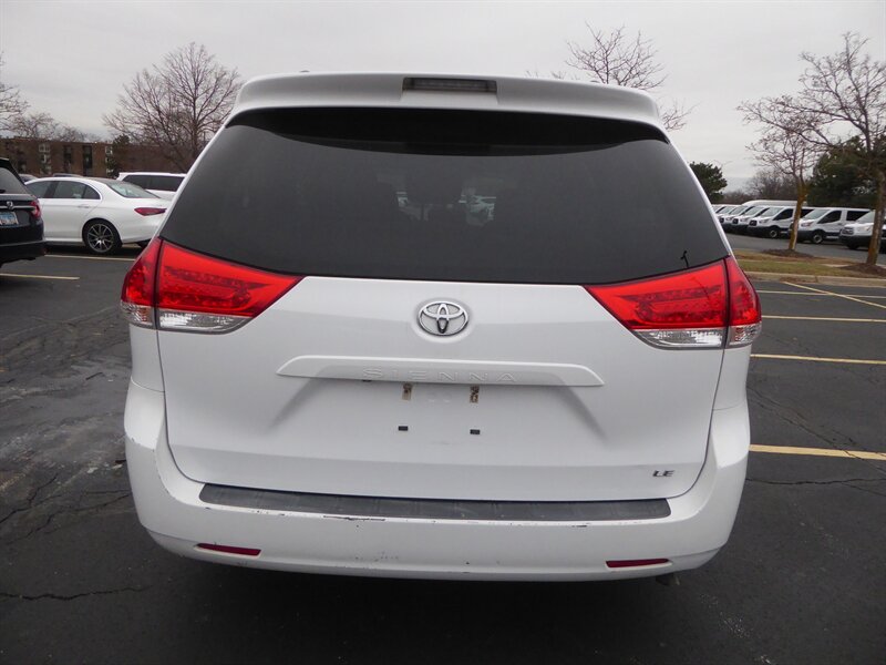 2014 TOYOTA SIENNA - Image 6