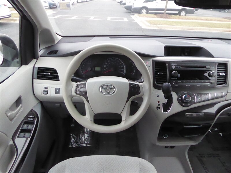 2014 TOYOTA SIENNA - Image 10