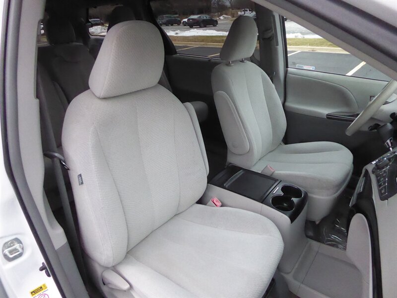 2014 TOYOTA SIENNA - Image 22