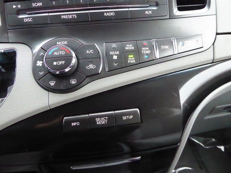 2014 TOYOTA SIENNA - Image 15