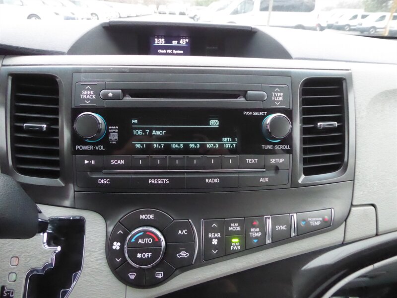 2014 TOYOTA SIENNA - Image 13