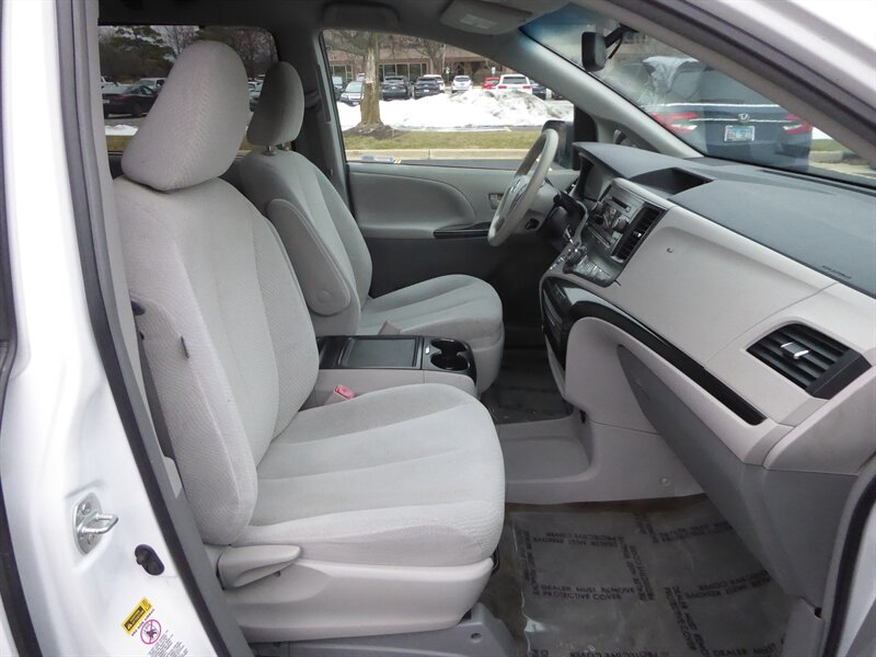2014 TOYOTA SIENNA - Image 23