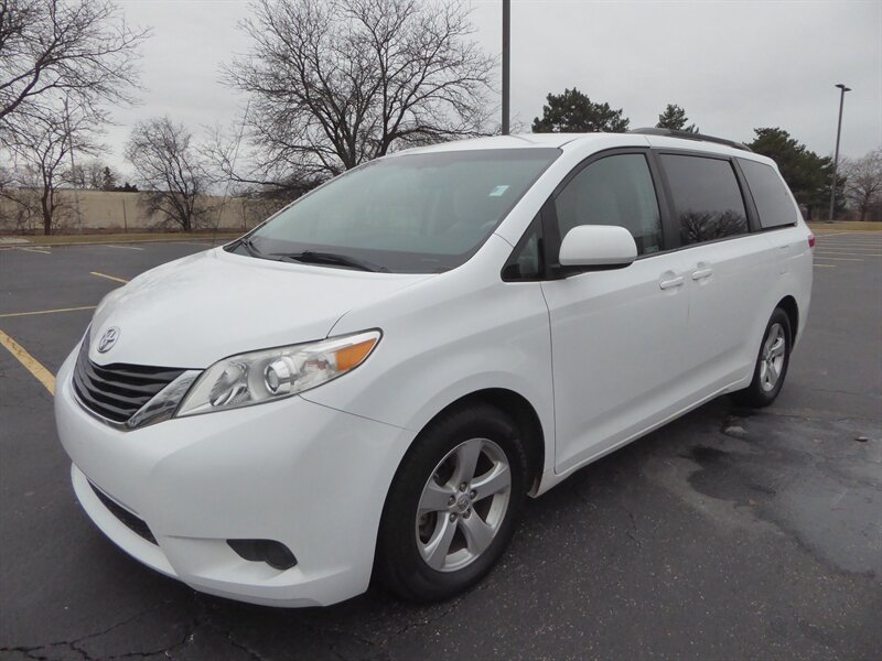 2014 TOYOTA SIENNA - Image 3