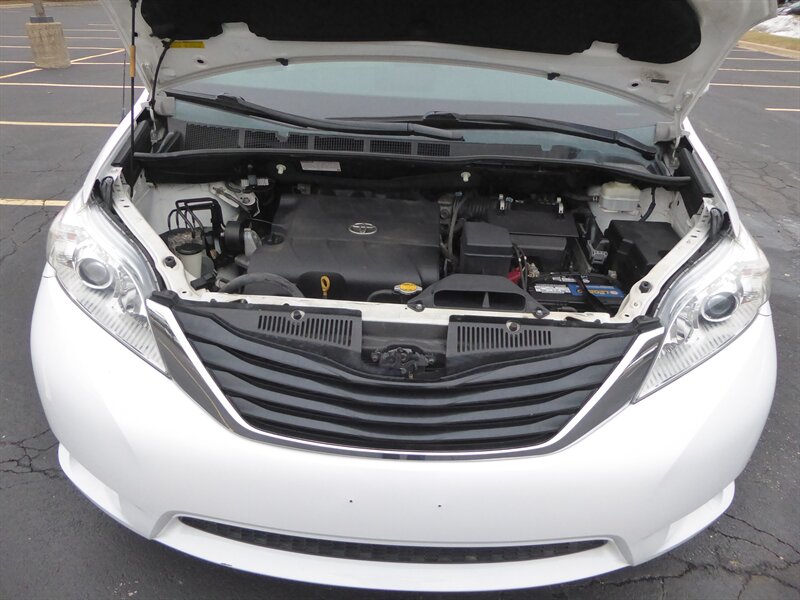 2014 TOYOTA SIENNA - Image 31
