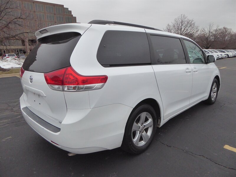 2014 TOYOTA SIENNA - Image 7