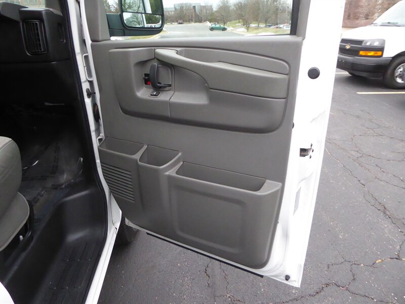 2012 CHEVROLET EXPRESS - Image 23