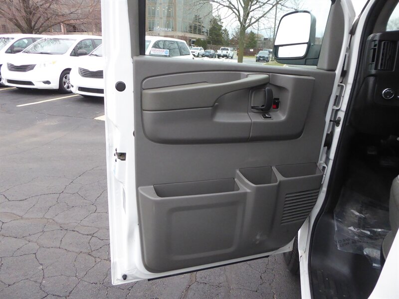 2012 CHEVROLET EXPRESS - Image 19