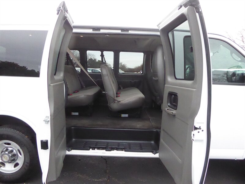 2012 CHEVROLET EXPRESS - Image 24
