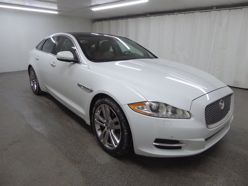 2013 Jaguar XJ Base