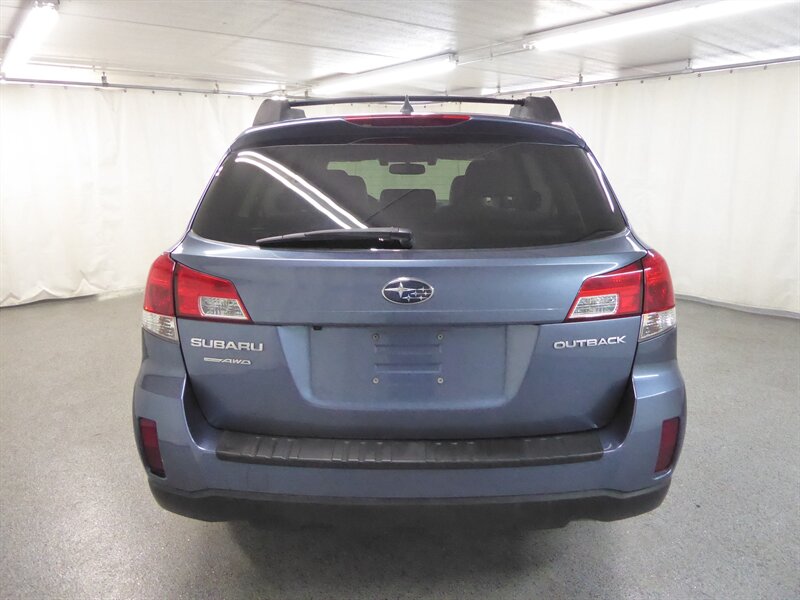 2013 Subaru Outback 2.5i Limited photo 6