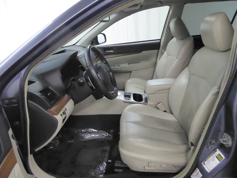 2013 Subaru Outback 2.5i Limited photo 21