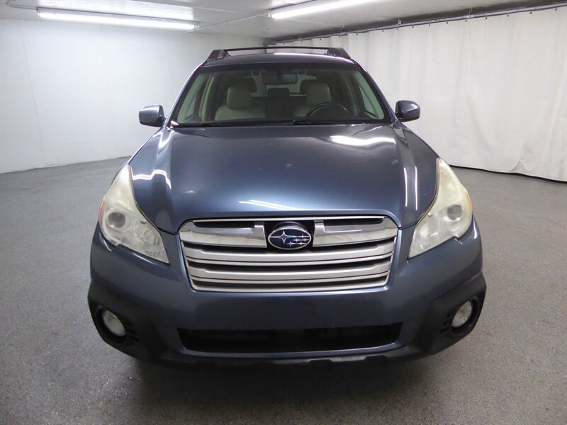 2013 Subaru Outback 2.5i Limited photo 2