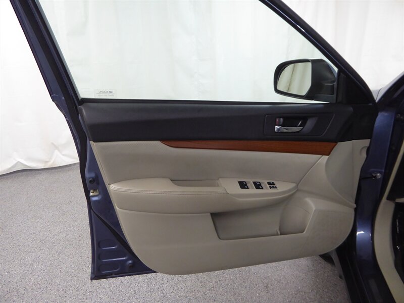 2013 Subaru Outback 2.5i Limited photo 22