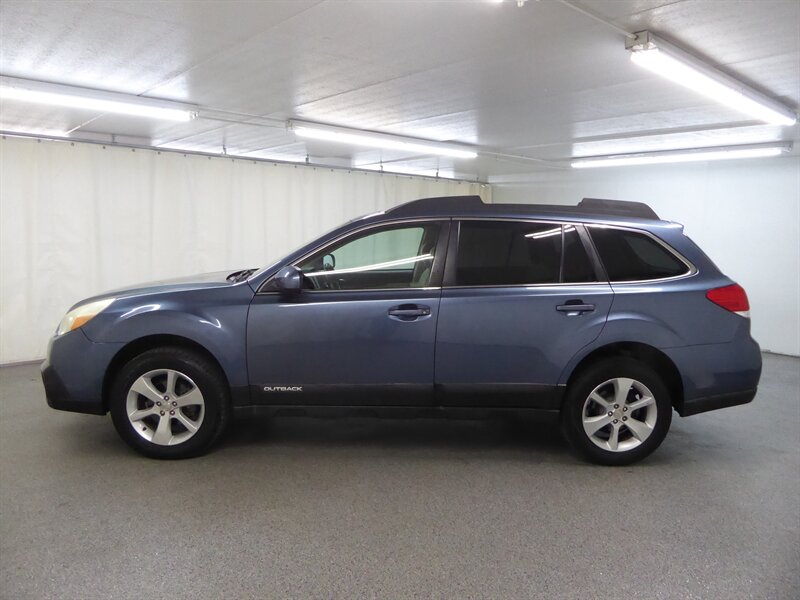 2013 Subaru Outback 2.5i Limited photo 4