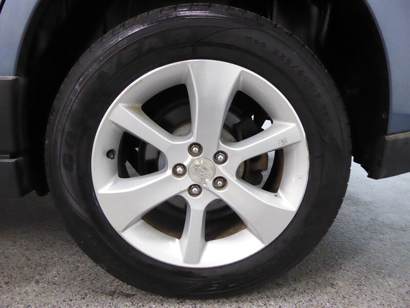 2013 Subaru Outback 2.5i Limited photo 35