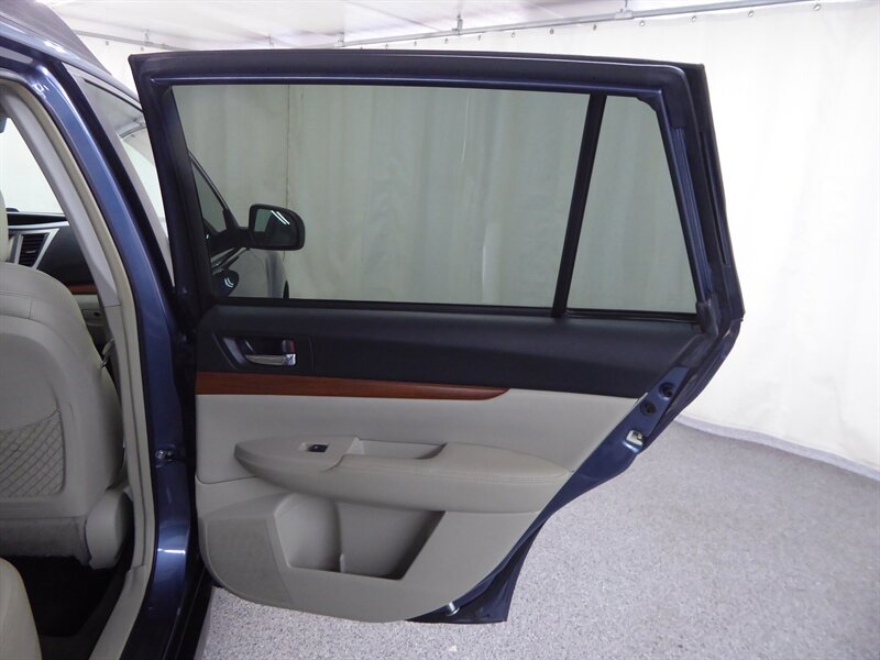 2013 Subaru Outback 2.5i Limited photo 32