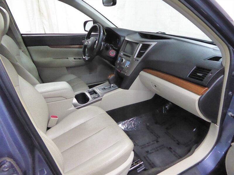 2013 Subaru Outback 2.5i Limited photo 23