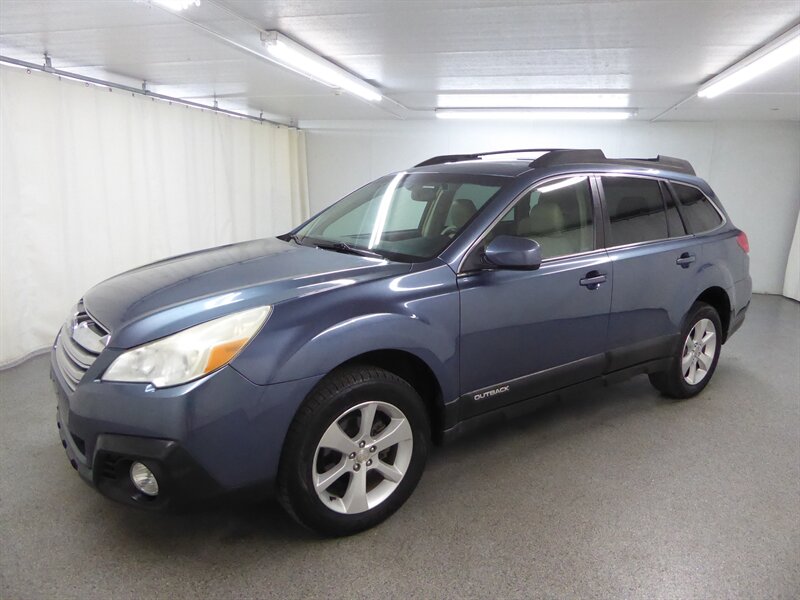 2013 Subaru Outback 2.5i Limited photo 3